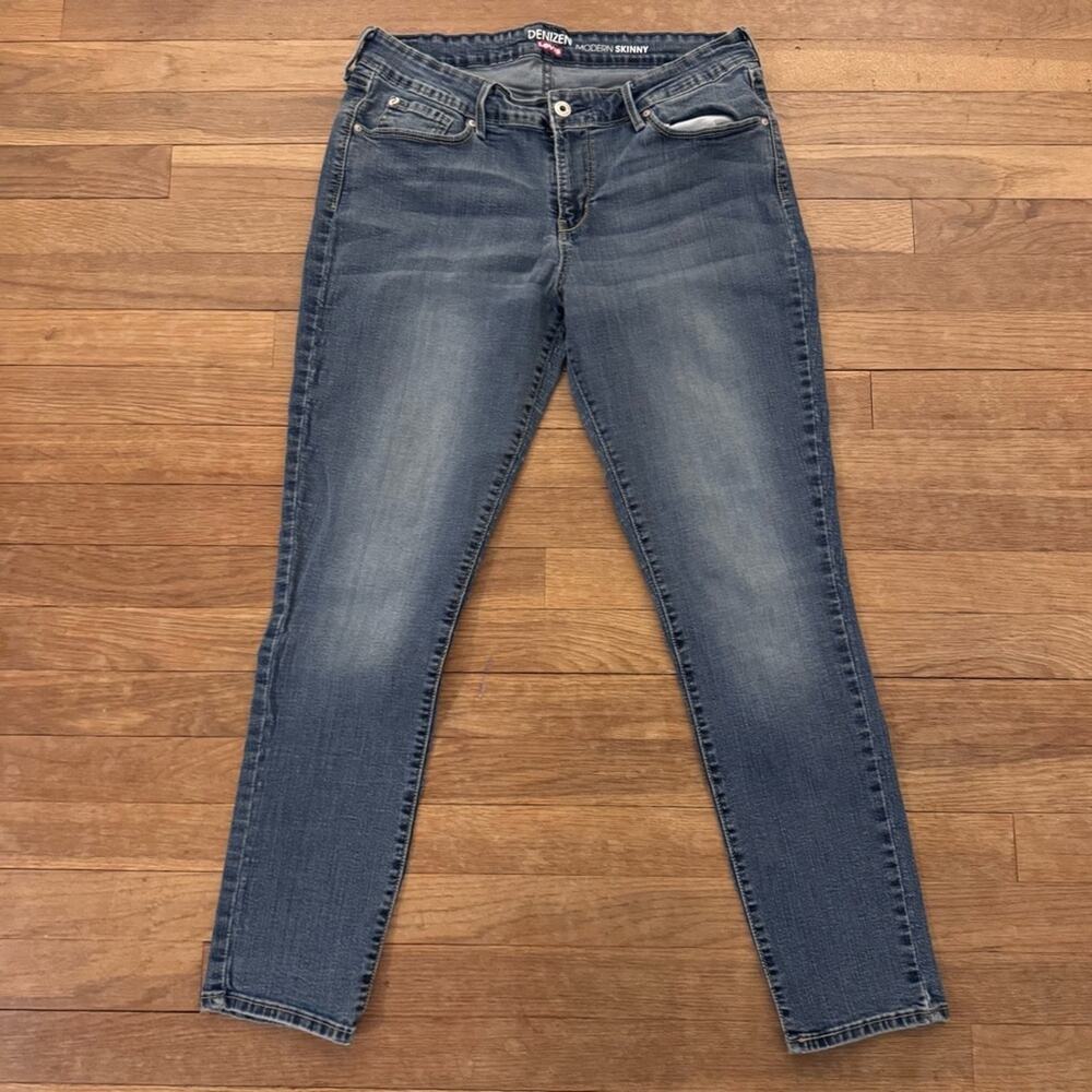 Denizen from Levi's Women's Blue Modern Skinny Jeans - Size 32/28
 b84
